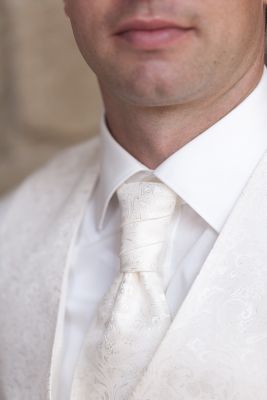 weiße Krawatte